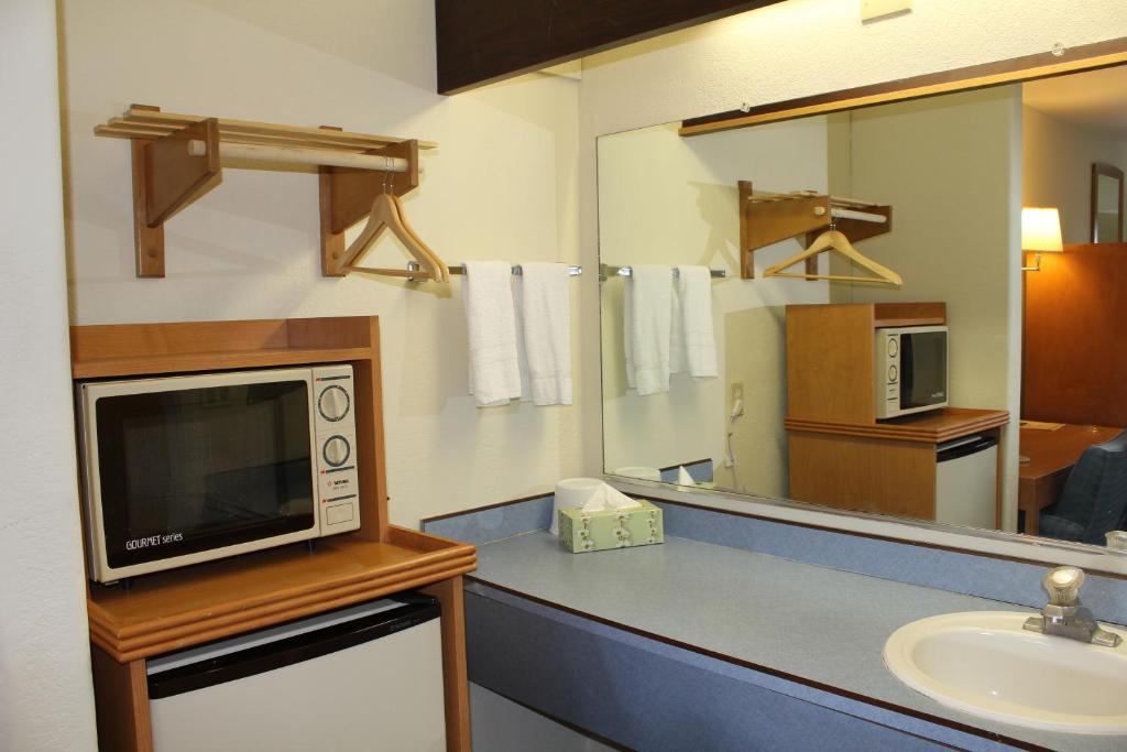 Economy Inn 沃森维尔 客房 照片